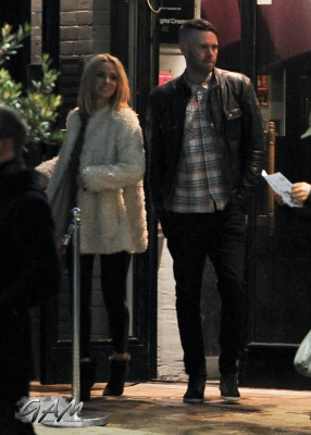 Sarah_Harding_and_boyfriend_leaving_a_cinema2C_London_12_04_13_288229.jpg