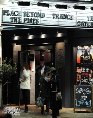 Sarah_Harding_and_boyfriend_leaving_a_cinema2C_London_12_04_13_288329.jpg