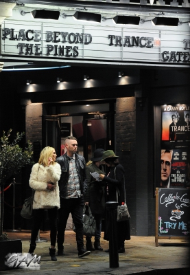 Sarah_Harding_and_boyfriend_leaving_a_cinema2C_London_12_04_13_288529.jpg