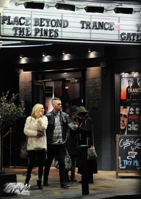 Sarah_Harding_and_boyfriend_leaving_a_cinema2C_London_12_04_13_288629.jpg