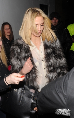Sarah_Harding_leaving_the_Celebrity_Juice_studios_10_04_13_281529.jpg