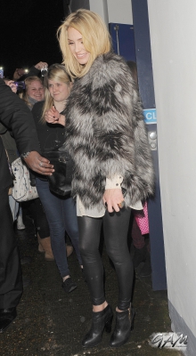 Sarah_Harding_leaving_the_Celebrity_Juice_studios_10_04_13_282029.jpg