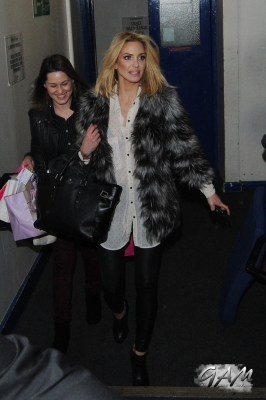 Sarah_Harding_leaving_the_Celebrity_Juice_studios_10_04_13_282429.jpg