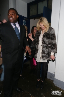 Sarah_Harding_leaving_the_Celebrity_Juice_studios_10_04_13_283429.jpg