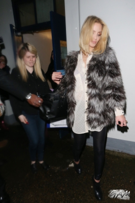 Sarah_Harding_leaving_the_Celebrity_Juice_studios_10_04_13_283729.jpg