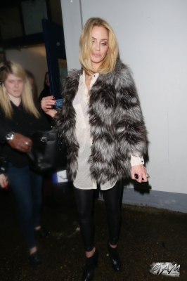 Sarah_Harding_leaving_the_Celebrity_Juice_studios_10_04_13_283829.jpg