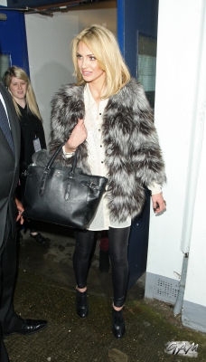 Sarah_Harding_leaving_the_Celebrity_Juice_studios_10_04_13_284229.jpg