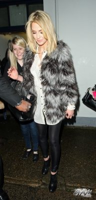 Sarah_Harding_leaving_the_Celebrity_Juice_studios_10_04_13_284329.jpg