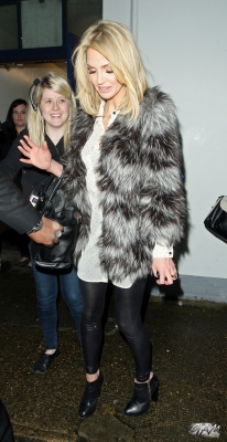 Sarah_Harding_leaving_the_Celebrity_Juice_studios_10_04_13_284629.jpg