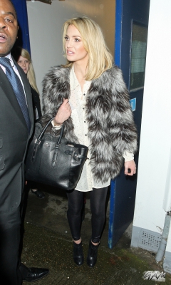 Sarah_Harding_leaving_the_Celebrity_Juice_studios_10_04_13_285629.jpg