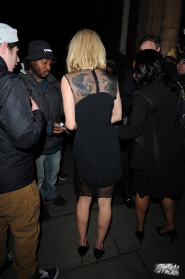 Sarah_Harding_outside_the_Landmark_Hotel_11_04_13_284229.jpg