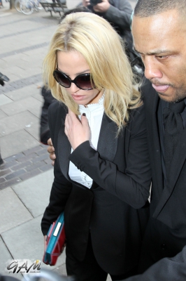 Sarah_Harding_outside_Highbury_Magistrates_Court_16_04_13_28529.jpg