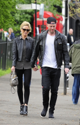 Sarah_Harding_and_her_boyfriend_out_and_about_in_London_10_05_13_281229.jpg