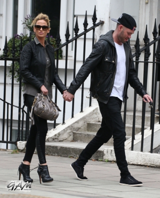 Sarah_Harding_and_her_boyfriend_out_and_about_in_London_10_05_13_282129.jpg