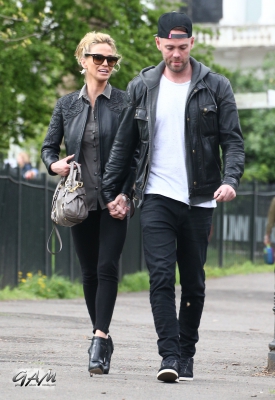 Sarah_Harding_and_her_boyfriend_out_and_about_in_London_10_05_13_282629.jpg