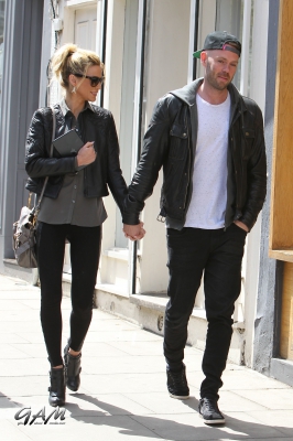 Sarah_Harding_and_her_boyfriend_out_and_about_in_London_10_05_13_283729.jpg