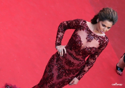 Cheryl_Cole_attends_the_Jimmy_P__Premiere_at_Cannes_Film_Festival_18_05_13__2820029.jpg