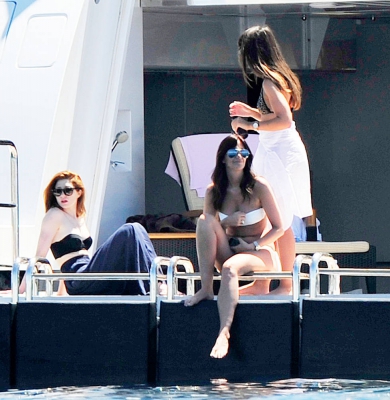 Nicola_Roberts_on_a_yacht_in_the_French_Riviera_27_05_13_281029.jpg