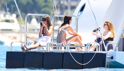 Nicola_Roberts_on_a_yacht_in_the_French_Riviera_27_05_13_282629.jpg