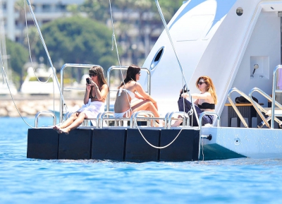 Nicola_Roberts_on_a_yacht_in_the_French_Riviera_27_05_13_282729.jpg