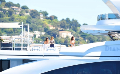 Nicola_Roberts_on_a_yacht_in_the_French_Riviera_27_05_13_282829.jpg