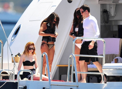 Nicola_Roberts_on_a_yacht_in_the_French_Riviera_27_05_13_28329.jpg