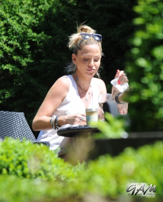 Sarah_Harding_out_and_about_in_London_04_06_13_28329.jpg