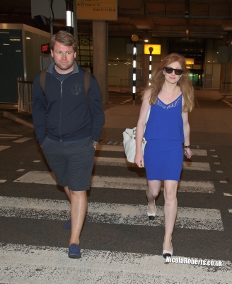 Nicola_Roberts_at_Heathrow_Airport_13_06_13_28929.jpg