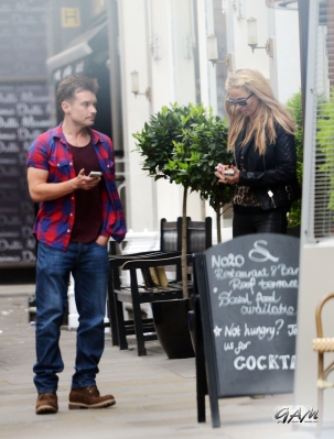 Sarah_Harding_leaving_the_Sanctum_Soho_hotel_12_06_13_281329.jpg