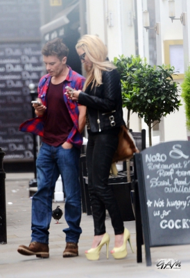 Sarah_Harding_leaving_the_Sanctum_Soho_hotel_12_06_13_281629.jpg