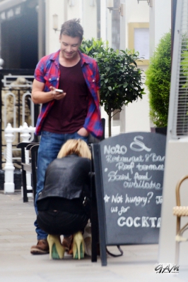 Sarah_Harding_leaving_the_Sanctum_Soho_hotel_12_06_13_28729.jpg