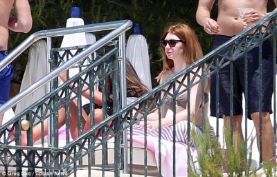 Nicola_Roberts_sunbathing_at_Grand_Hotel_Du_Cap-Ferrat_in_France_11_06_13_28529.jpg