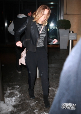 Kimberley_Walsh_leaving_a_hotel_in_Birmingham_19_01_13_281529.jpg
