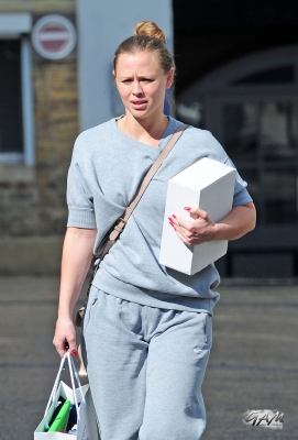 Kimberley_Walsh_out_and_about_in_London_23_05_13_281629.jpg