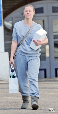 Kimberley_Walsh_out_and_about_in_London_23_05_13_281829.jpg