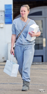 Kimberley_Walsh_out_and_about_in_London_23_05_13_282129.jpg