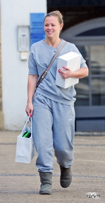Kimberley_Walsh_out_and_about_in_London_23_05_13_28229.jpg