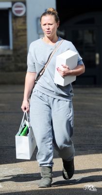 Kimberley_Walsh_out_and_about_in_London_23_05_13_28429.jpg