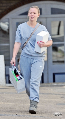 Kimberley_Walsh_out_and_about_in_London_23_05_13_28529.jpg