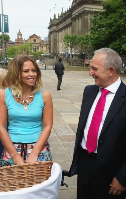 Kimberley_Walsh_promoting_Sky_Ride_in_Leeds_19_06_13_282029.jpg