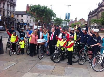 Kimberley_Walsh_promoting_Sky_Ride_in_Leeds_19_06_13_282429.jpg