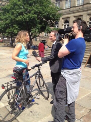 Kimberley_Walsh_promoting_Sky_Ride_in_Leeds_19_06_13_282629.jpg