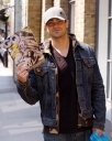 Jesse_Buying_A_Copy_Of_GQ_Magazine_Covent_Garden2C_London_11_05_06_28429.jpg