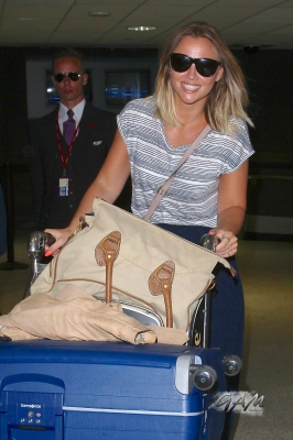 Kimberley_Walsh_and_Nicola_Roberts_at_LAX_Airport_27_06_13_28929.jpg