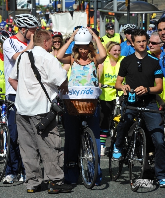 Kimberley_Walsh_attends_Sky_Ride_Leeds_07_07_13_281429.jpg