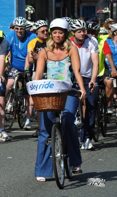 Kimberley_Walsh_attends_Sky_Ride_Leeds_07_07_13_281529.jpg