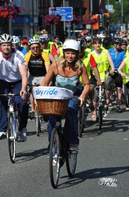 Kimberley_Walsh_attends_Sky_Ride_Leeds_07_07_13_282329.jpg