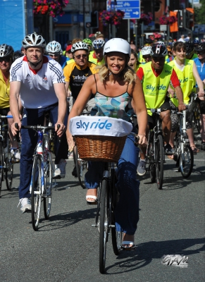 Kimberley_Walsh_attends_Sky_Ride_Leeds_07_07_13_282429.jpg