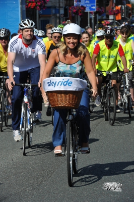Kimberley_Walsh_attends_Sky_Ride_Leeds_07_07_13_282629.jpg