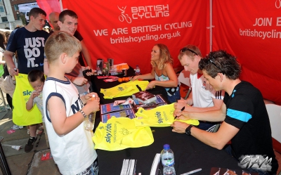 Kimberley_Walsh_attends_Sky_Ride_Leeds_07_07_13_285329.jpg